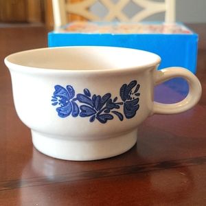 Pfaltzgraff Coffe/Chilli Mug/Bowl Yorktowne Blue Floral pattern 7-1 4 piece set